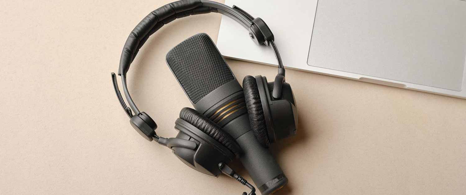 microphone headphones laptop