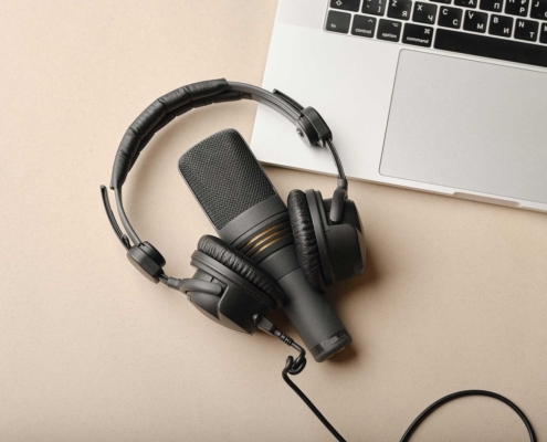 microphone headphones laptop