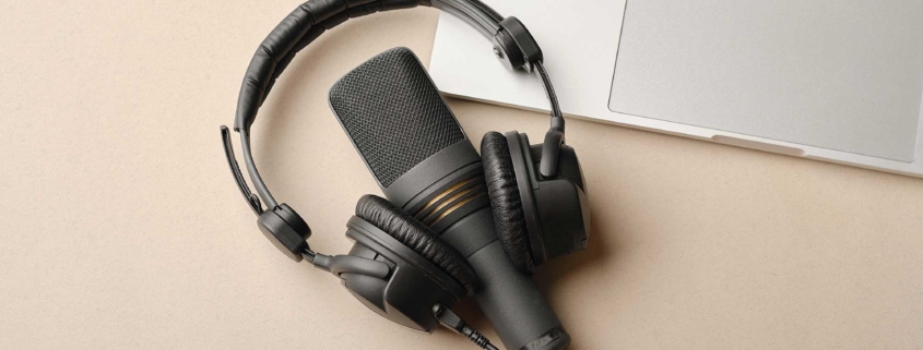 microphone headphones laptop