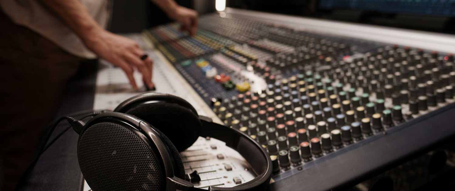 audio mixer engineer