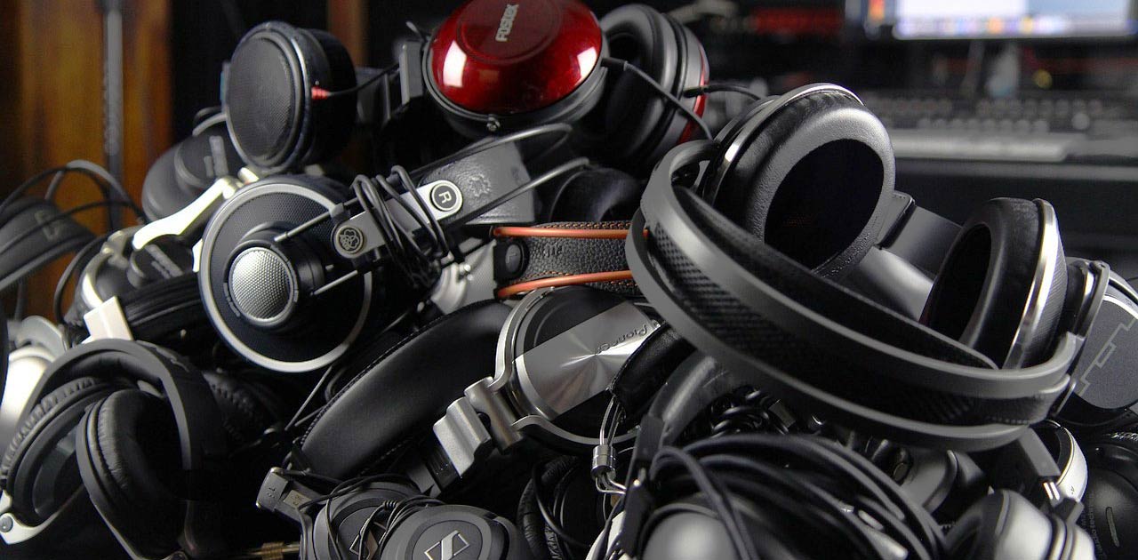 pile of headphones