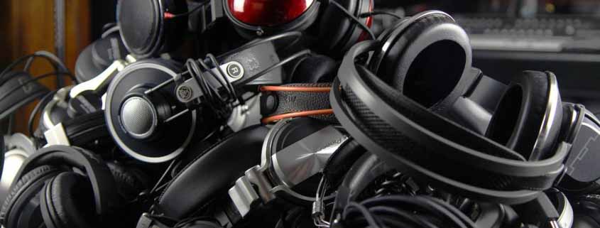 pile of headphones