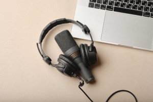 microphone headphones laptop
